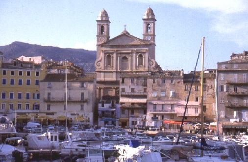 L'�glise au port est assez connue.